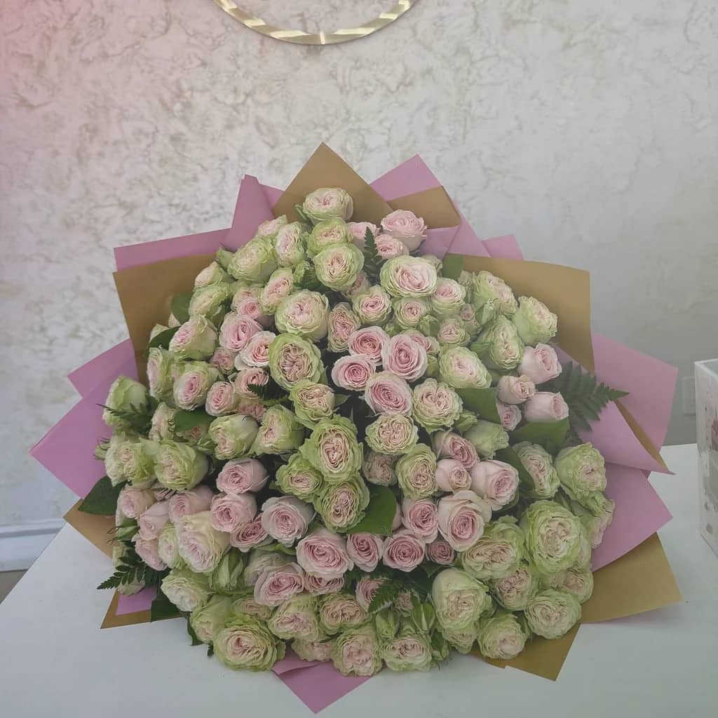 Canada Day flowers preview with red garden roses, white tulips, and spray roses in maple red, soft white, and garden green tones from Lina Flowers