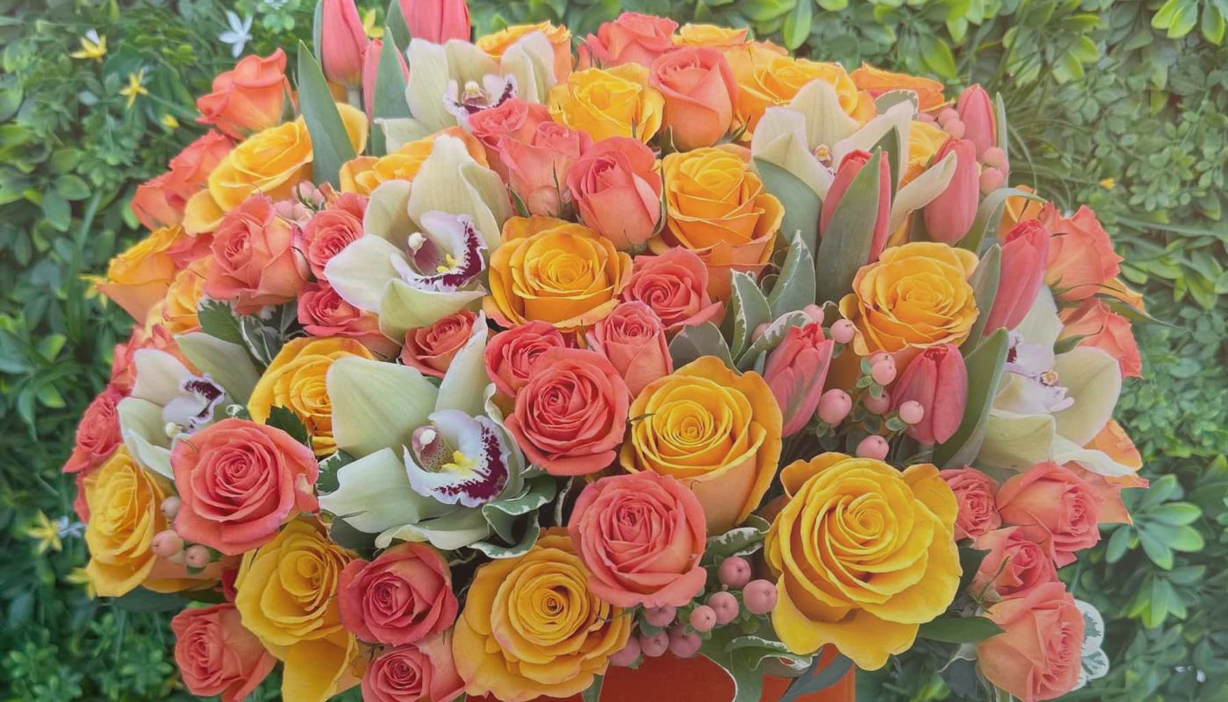 Sweetest Day flowers collection banner with blush garden roses, terracotta ranunculus, and cream tulips and romantic, warm, autumnal, and quietly sweet styling from LiNa Garden