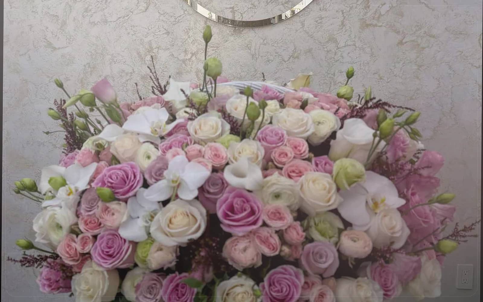 Encino flower delivery image from Lina Flowers with refined home-gifting florals for Ventura Boulevard, family homes, and polished Valley occasions