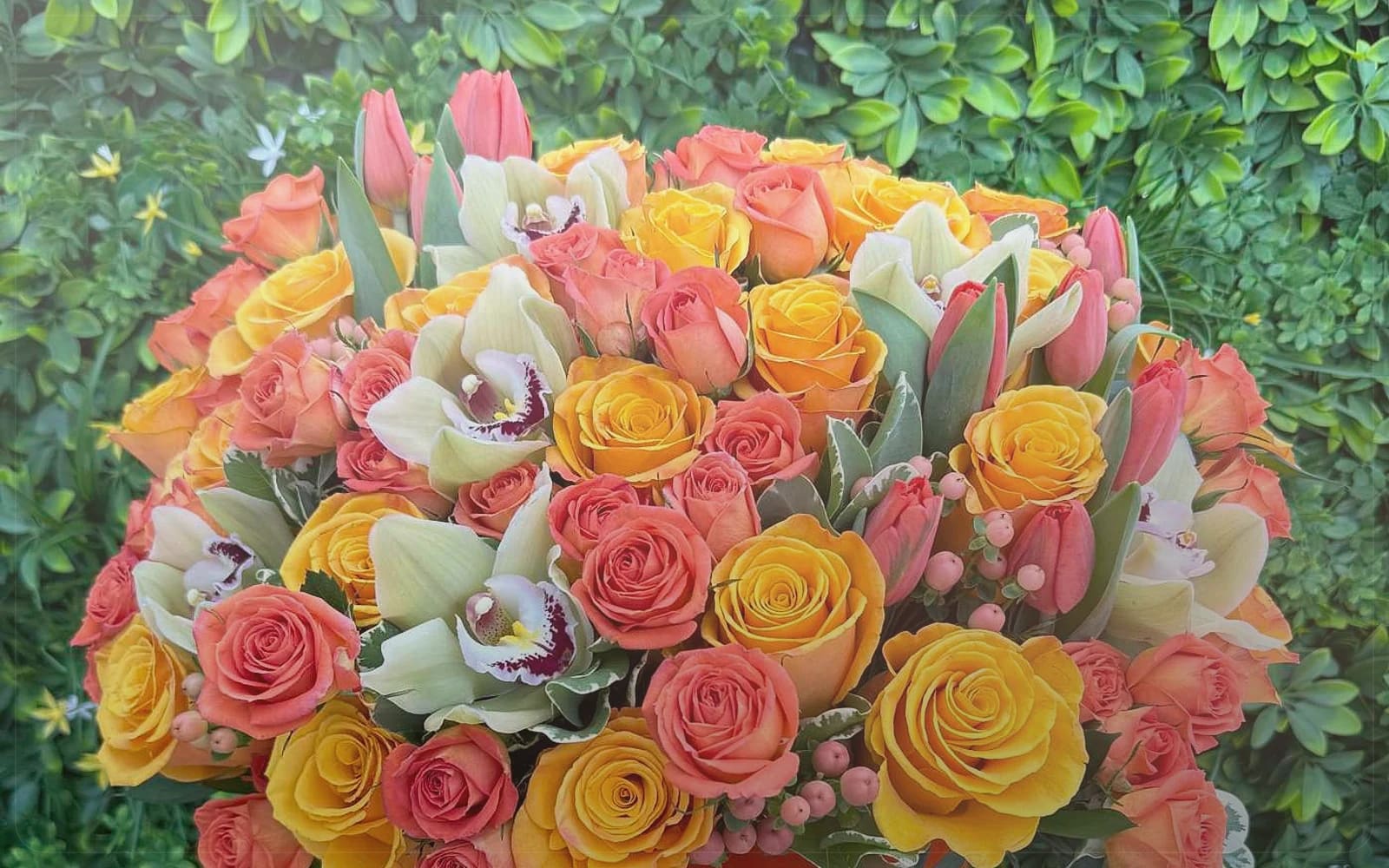 West Hollywood flower delivery image from Lina Flowers with stylish modern floral box for apartments, dinners, and celebrations